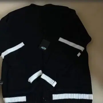 MGV 블랙 화이트 라인 가디건