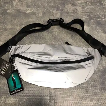 K iu VEER 풀 리플렉터 바디백