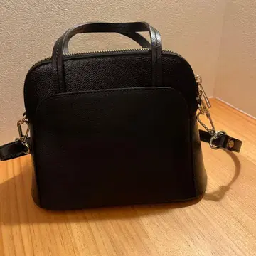 부갓티 백 천연 가죽 블랙 x 골드 금장 장식