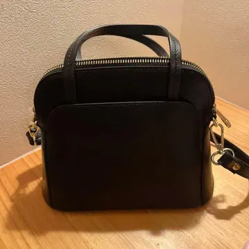 부갓티 백 천연 가죽 블랙 x 골드 금장 장식