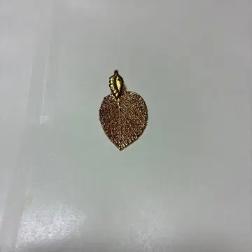 골드 리프 디자인 펜던트 탑 유품 정리