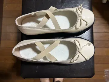 베이지 리본 포함 발레 슈즈 ehka sopo 새상품
