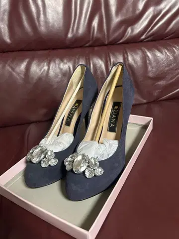 Diana 네이비 크리스탈 하이힐 펌프스