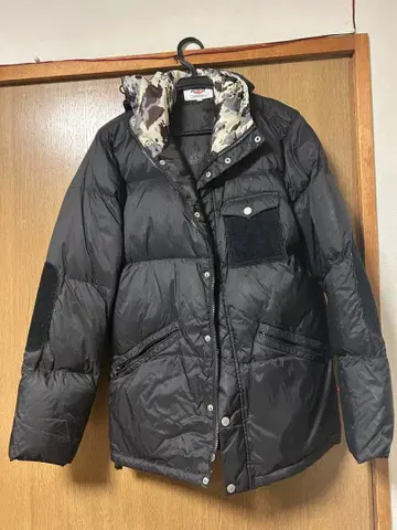 dickies 카모플라쥬 후드 부착 블랙 다운 자켓