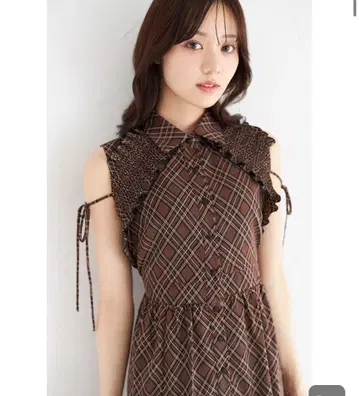 리본 포함 플리츠 프릴 절개 체크 무늬 셔츠 원피스