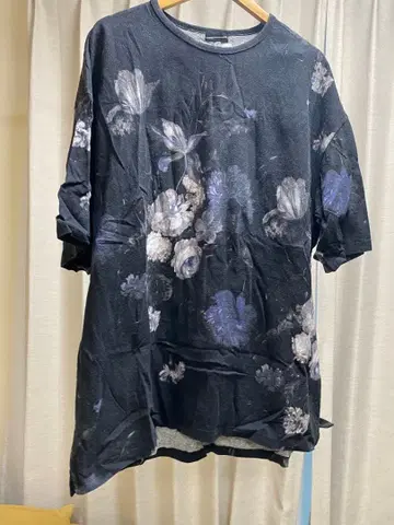 꽃무늬 프린트 블랙 T셔츠 L