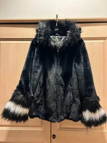 Rady 후드 부착 블랙 자켓