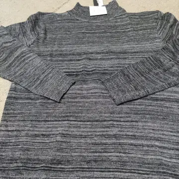 그레이 계열 스트라이프 하이넥 니트 M~L 사이즈