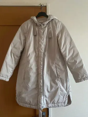 모토마치 제라르 후드 부착 롱 다운 자켓