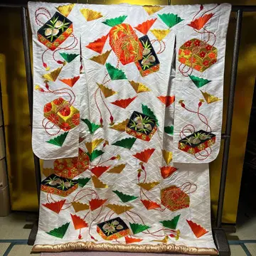 우치카케 이로 우치카케 화이트 베이스 자수 타마테바코