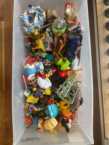 피규어(스타 워즈, 디즈니, 포켓몬) 및 베이블레이드