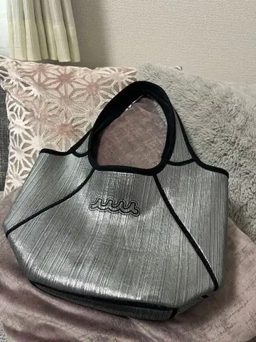 muta 메탈릭 실버 핸드백 토트 카트백