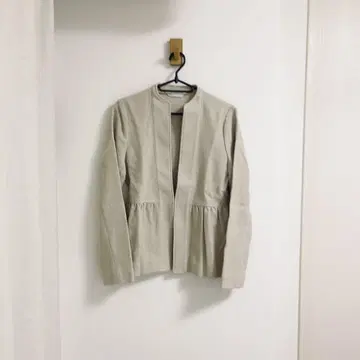 AMERICAN RAG CIE 노카라 페플럼 자켓 베이지 M