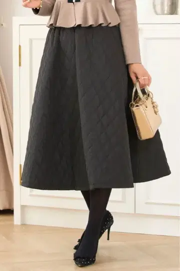 미사용품 퀼팅 포켓 부착 플레어 스커트 블랙 프리마셰렐 좋아하시는 분께