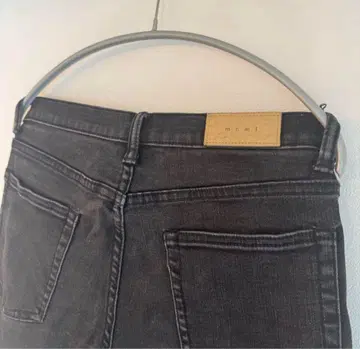 mnml 다크 그레이 스키니 데님 데미지 가공