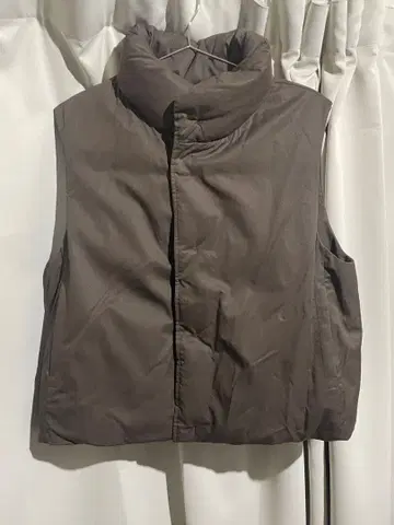 유니클로 유 퍼프 테크 논 퀼트 베스트 L 사이즈