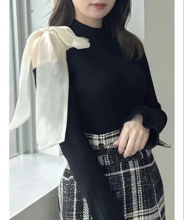 dazzlin 원숄더 리본 니트탑