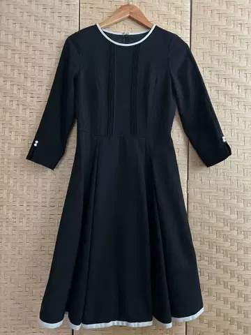 새상품 JUSGLITTY 원피스 블랙 사이즈 1