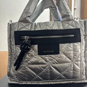 BAYFLOW 실버 퀼팅 토트백