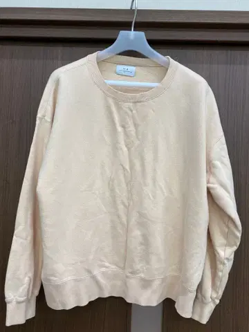 MB 아이템 크림색 크루넥 맨투맨