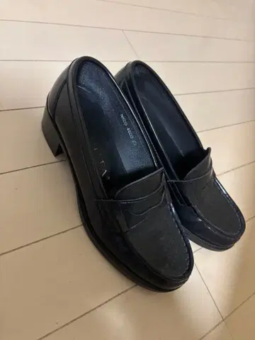 블랙 가죽 로퍼 중간 힐