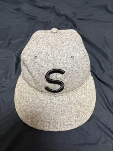 그레이 S 로고 캡