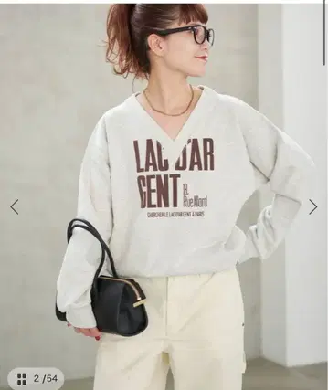 스픽 앤 스팬 La Hutte 라 유트 별주 V넥 맨투맨