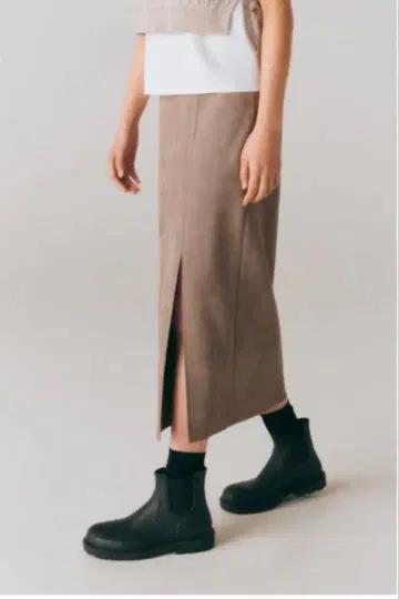 자라 페이크 스웨이드 스커트 완판템