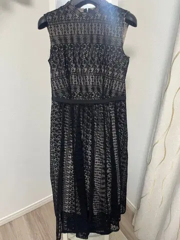 레이스 슬리브리스 무릎 기장 원피스