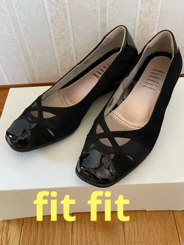 fit fit 블랙 에나멜 x 가죽 콤비 펌프스