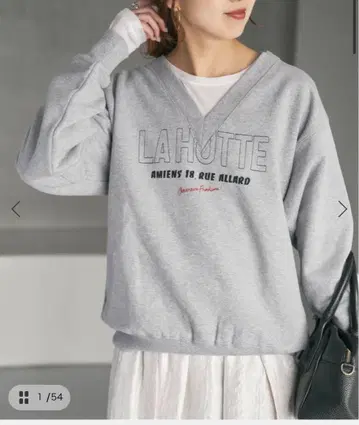 스픽 앤 스팬 La Hutte 라 유트 별주 V넥 맨투맨