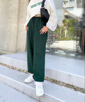 다크 그린 조거 팬츠 맨투맨 소재