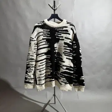 ZARA GEOMETRIC KNIT sizeL