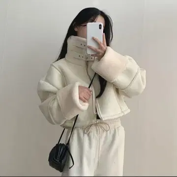 버클 하이넥 스웨이드 무스탕 숏 자켓