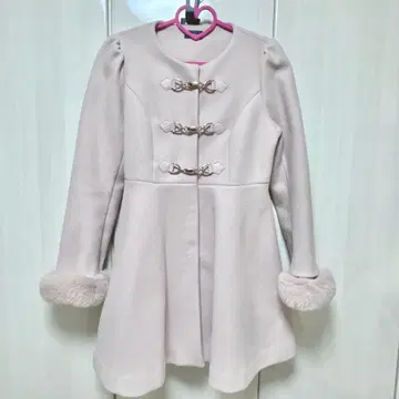 evelyn 비트 장식 플레어 코트 핑크