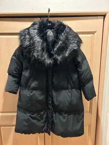 Rady 블랙 충전솜 롱 코트 퍼 포함 루즈핏