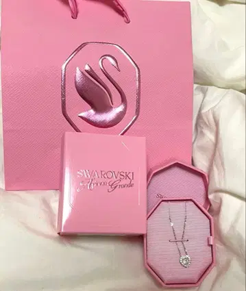 스와로브스키 x 아리아나 그랑데 목걸이