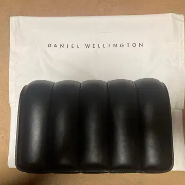 DANIEL WELLINGTON 블랙 숄더백