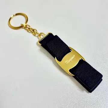 페라가모 키링 골드 네이비 새상품급
