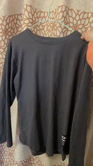 블랙 긴팔 T셔츠