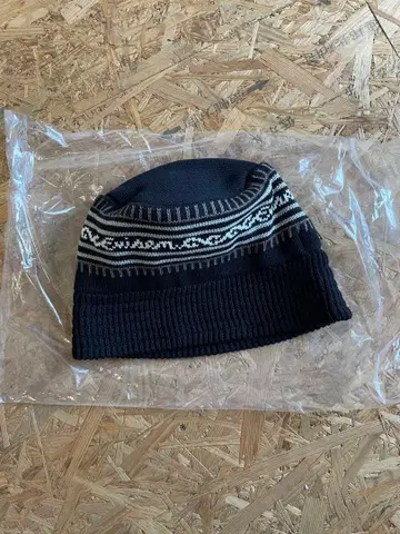 Evisen 블랙 니트 모자