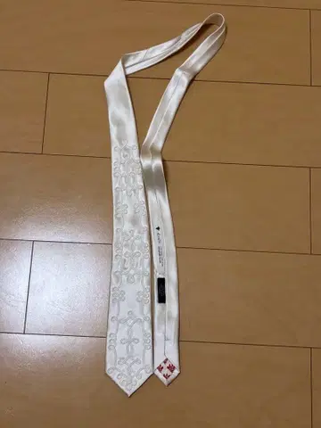 지라프 giraffe 화이트 넥타이