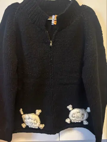 새상품! 스컬 자수 니트