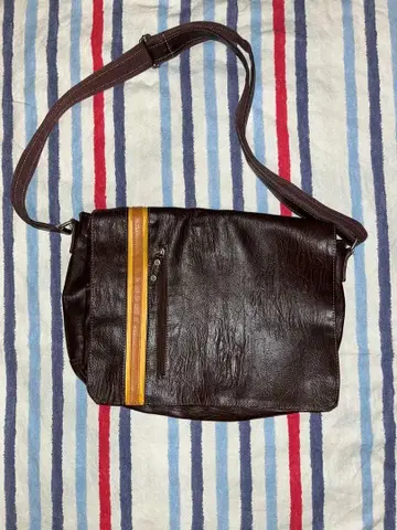 다크 브라운 숄더백