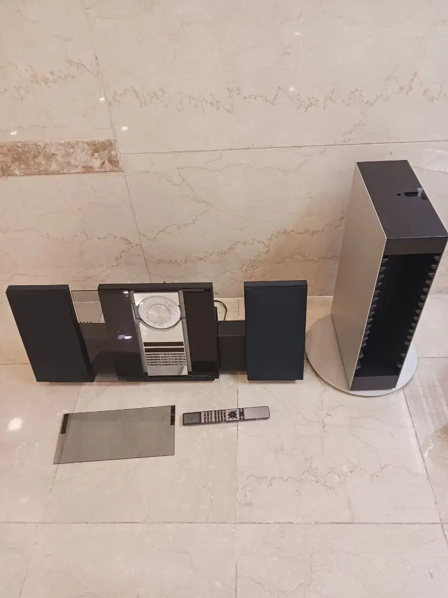 Bang &amp; Olufsen BeoCenter 2300 audio, Beolab speakers + CD rack, quick sale