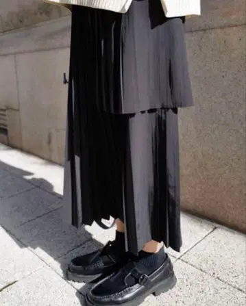 [ 새상품급 ] machatt 마차트 비대칭 플리츠 스커트 블랙