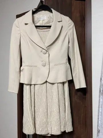 아이보리 싱글 버튼 자켓