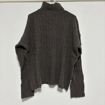 FRAMeWORK 브라운 리브 터틀넥 스웨터