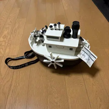 보트형 백 화이트/블랙