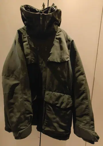 유니클로 x 화이트 마운티니어링 하이브리드 다운 오버사이즈 파카 M